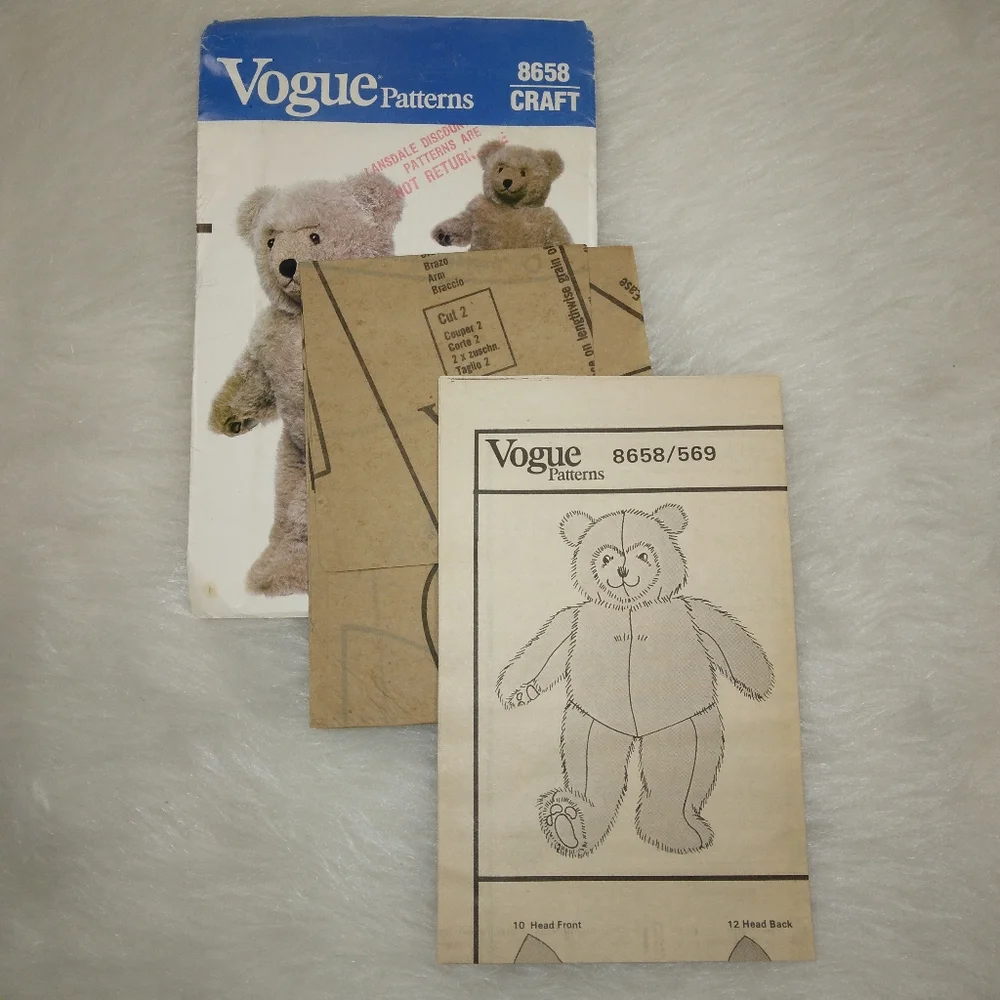 VOGUE 8658 The Vogue Bear designed by Linda Carr